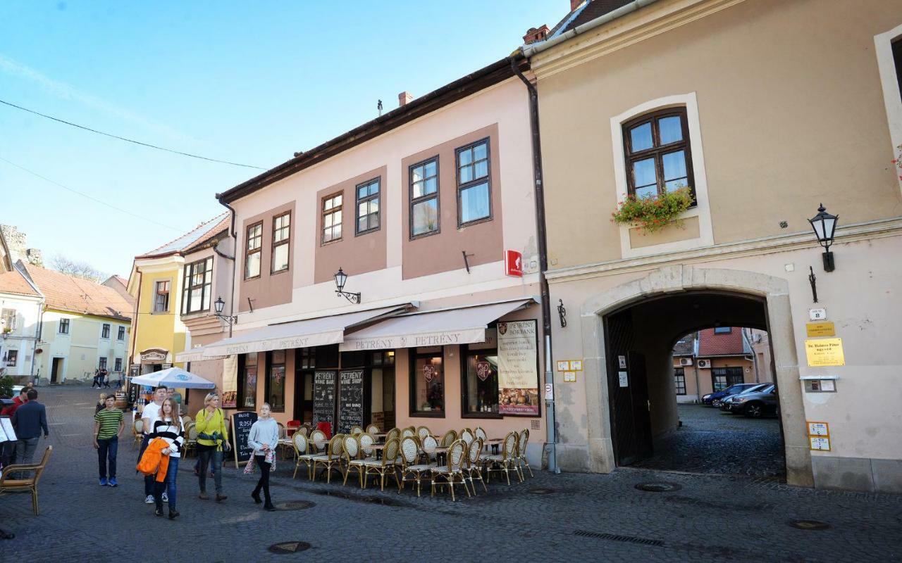 Inda * Eger